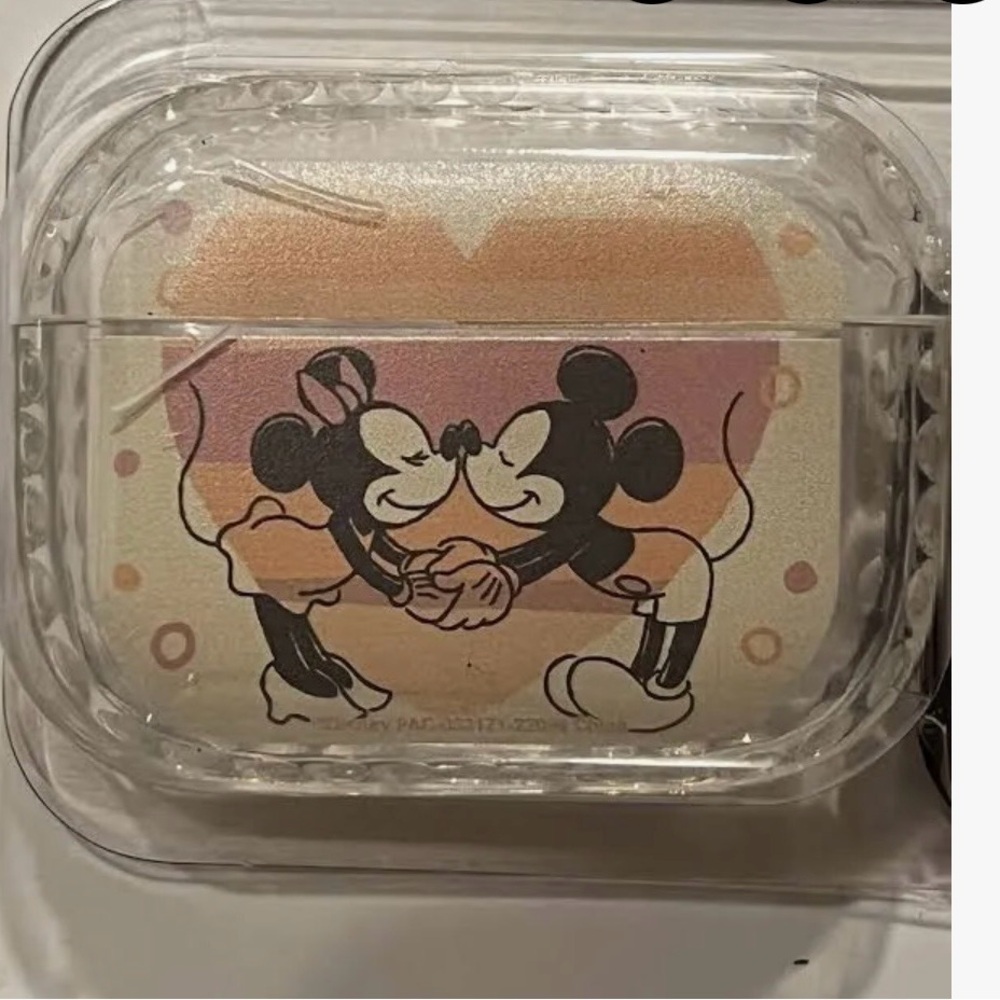 Disney D-Tech Mickey and Minnie in Love AirPods Pro Case.